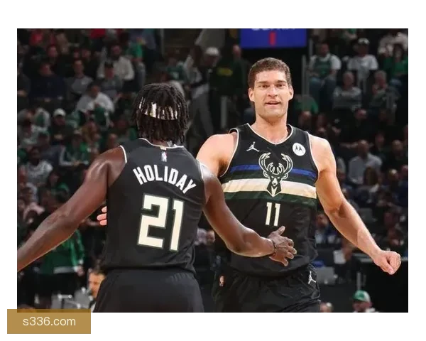 布莱克威尔：防守学霍勒迪进攻做自己